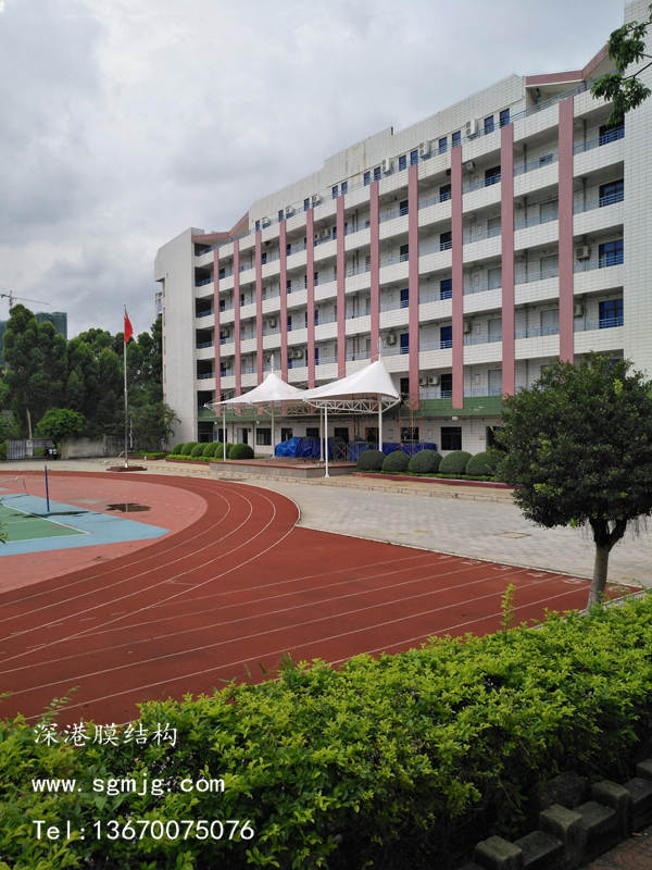 湛江市第一技工学校看台张拉膜遮阳棚工程竣工